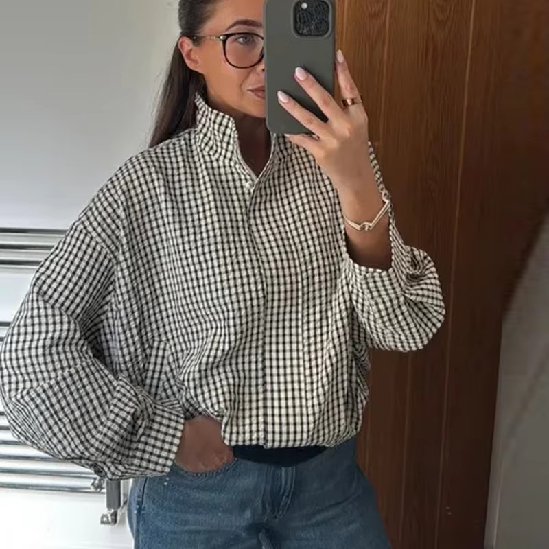 أحذية رياضية نسائية فضية بتصمي - مراجعة Vintage Y2K وسعره