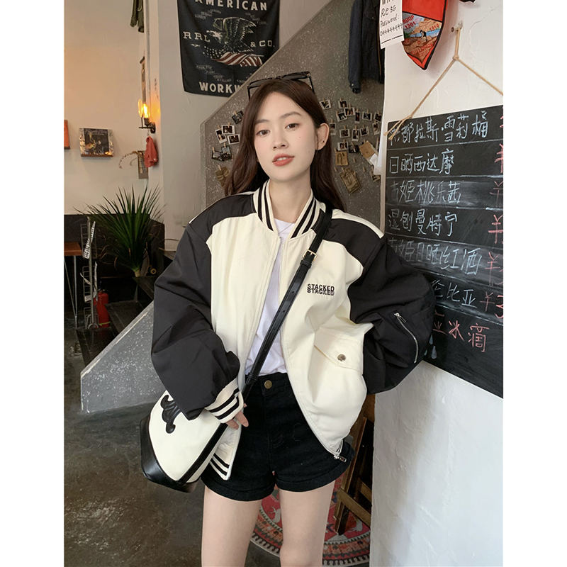 جاكيتات بيسبول نسائية بنفسجية  - مراجعة Varsity Jacket Wool وسعره